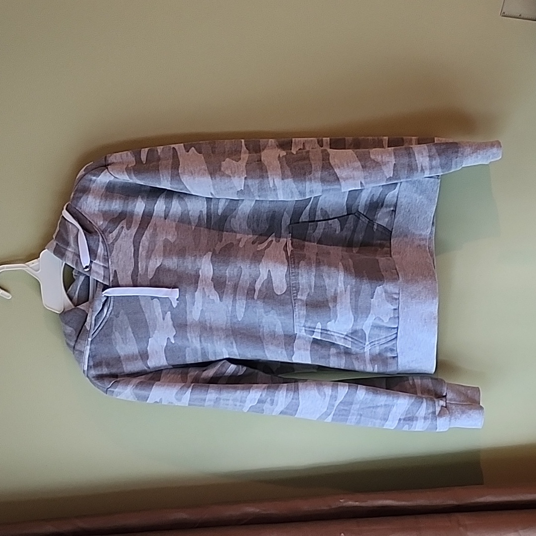 Reflex Pull Over Light Gray Camo Sz Small Girls